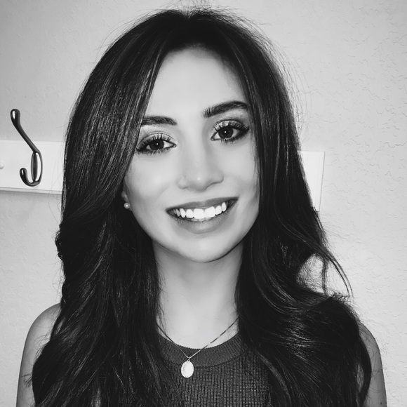 Meet your Posher, Caroline - Picture 1 of 1